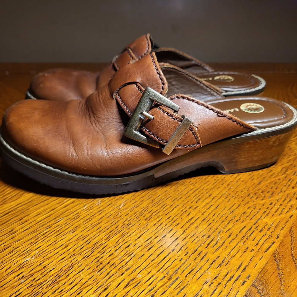 EARTH SHOE Vintage Leather Clogs With Decorative Buckle Women's Sz 7½ EUC - Picture 3 of 10